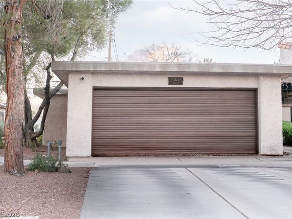 2451 Domingo Street , Las Vegas, NV 89121
