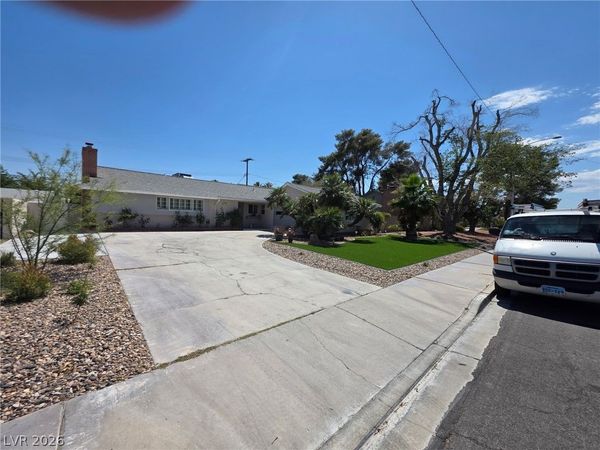 2725 Colanthe Avenue , Las Vegas, NV 89102