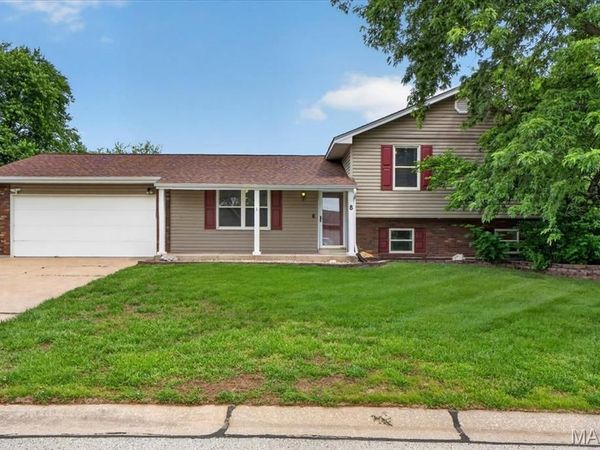 8 Vanguard Drive , St Peters, MO 63376