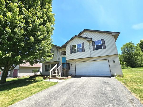 407 Staffordshire Drive , Poplar Grove, IL 61065