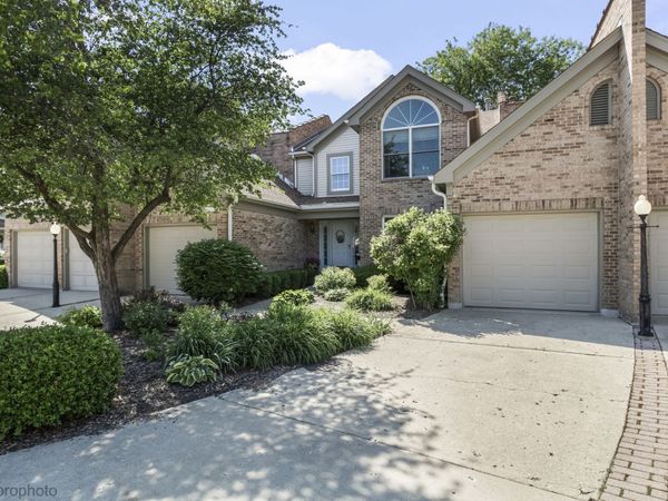 1916 W Ashbury Lane, Unit A, Inverness, IL 60067