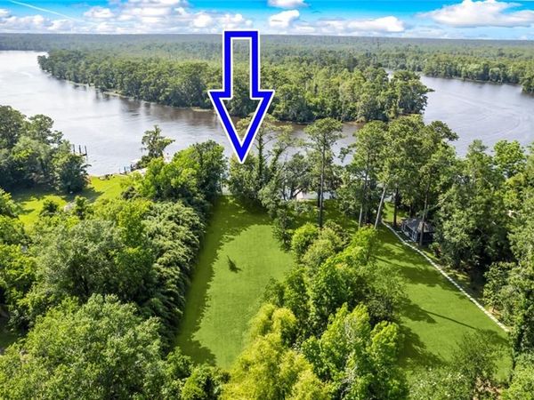 A DELOAKS Road , Madisonville, LA 70447