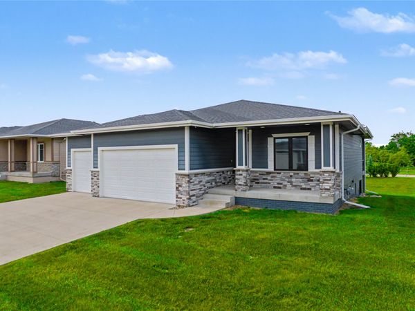 9081 Hayden Drive , West Des Moines, IA 50266