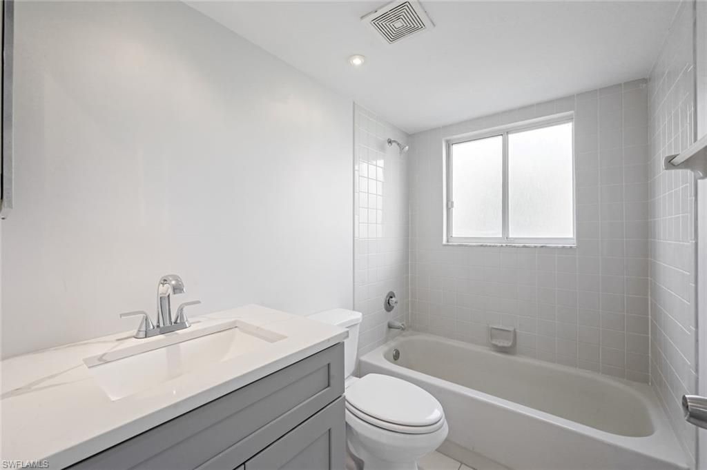 7800 Emerald Cir, Unit B104, Naples, FL 34109 Photo