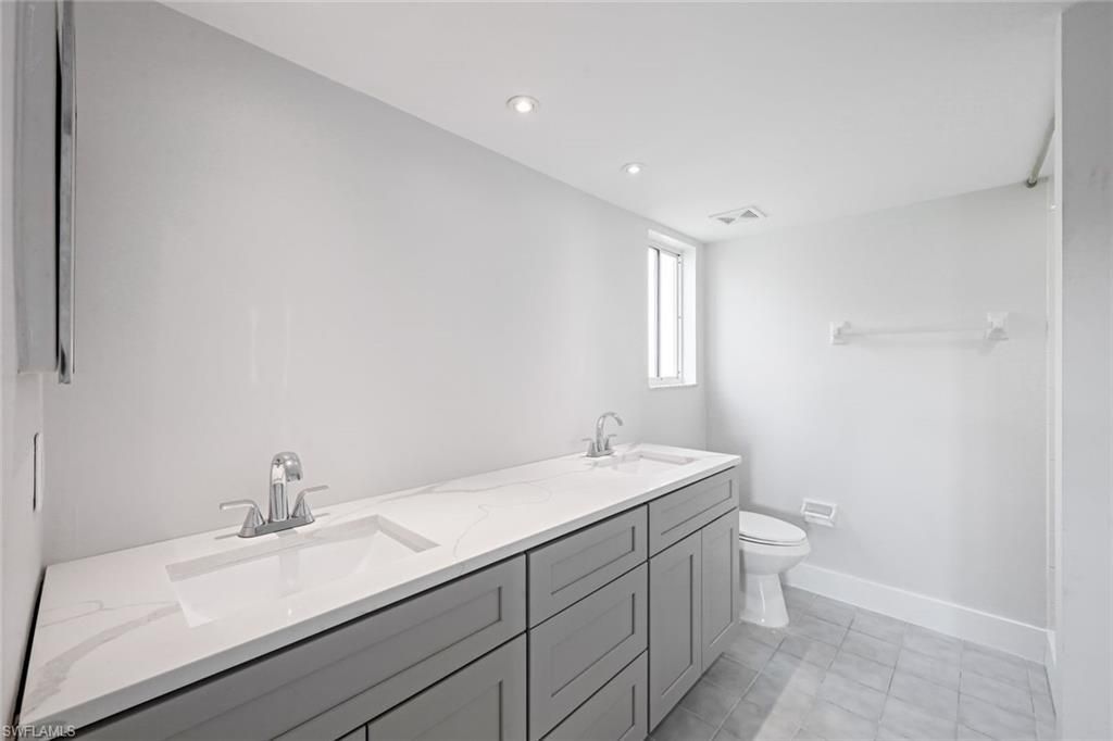 7800 Emerald Cir, Unit B104, Naples, FL 34109 Photo