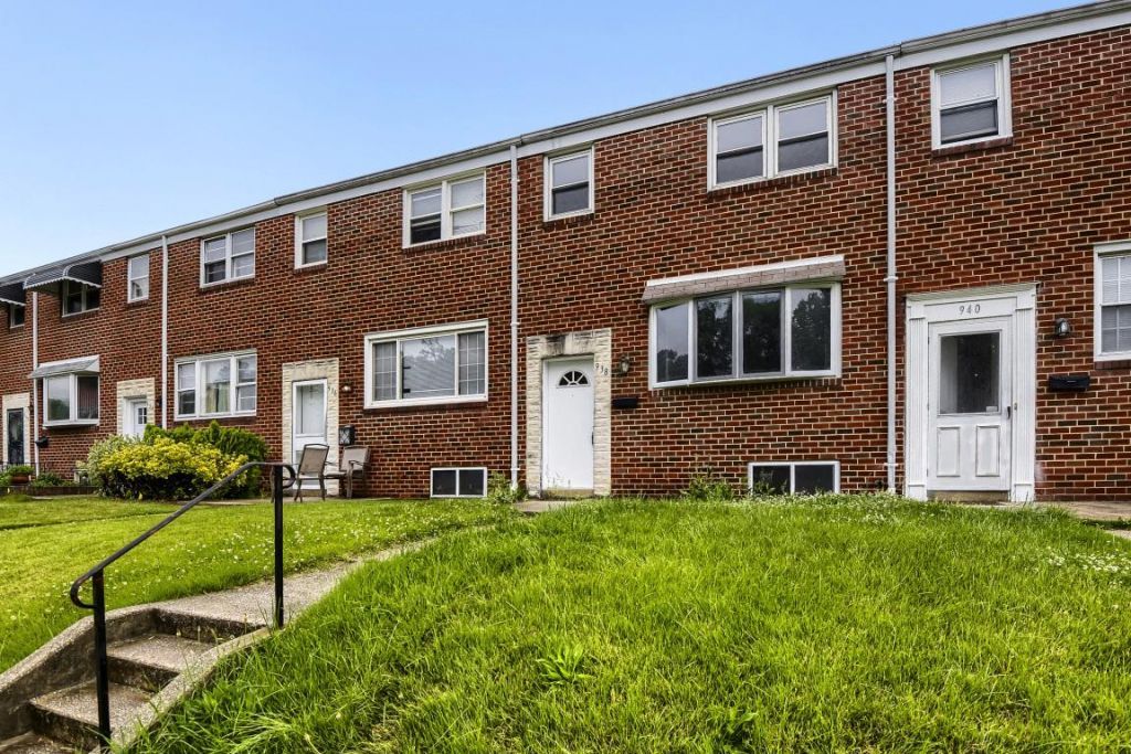 938 CIRCLE DRIVE, HALETHORPE, MD 21227