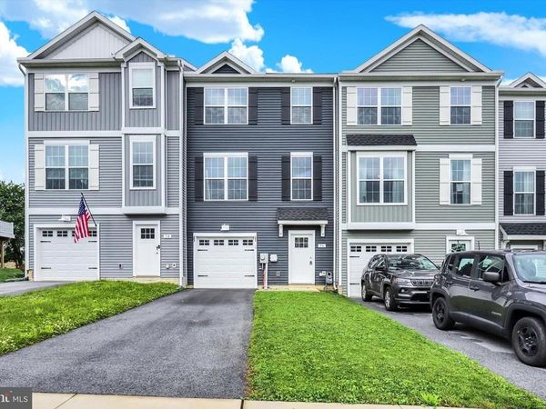 36 COOP LANE , HANOVER, PA 17331