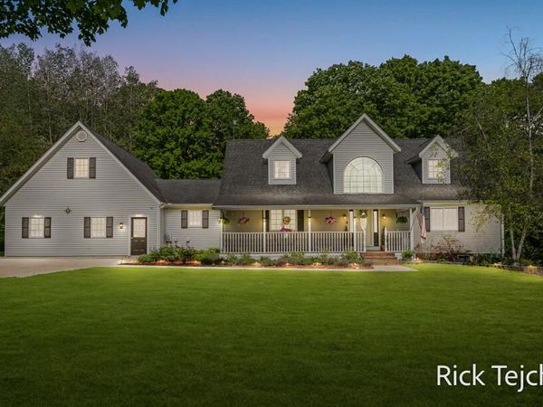 10345 Red Oak Ridge, Howard City, MI 49329