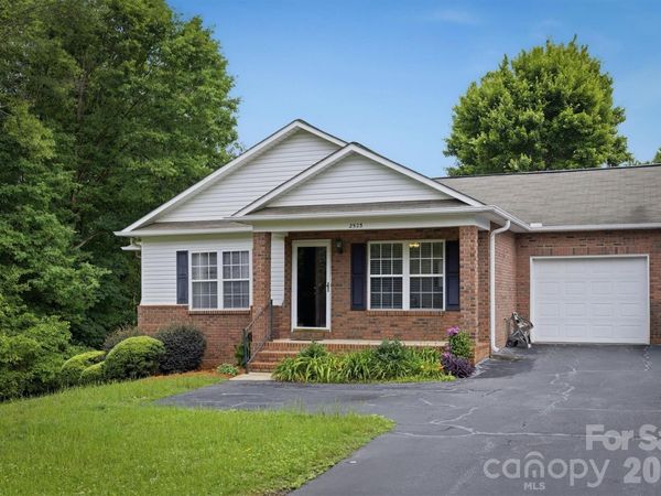 2523 26th Avenue NE, Hickory, NC 28601