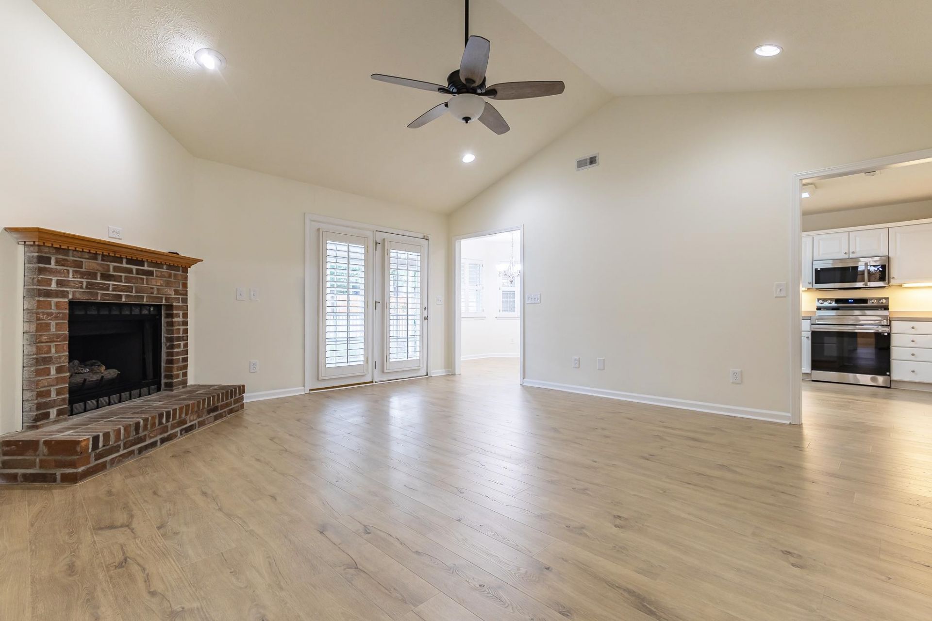 529 Waverly Loop Photo 16