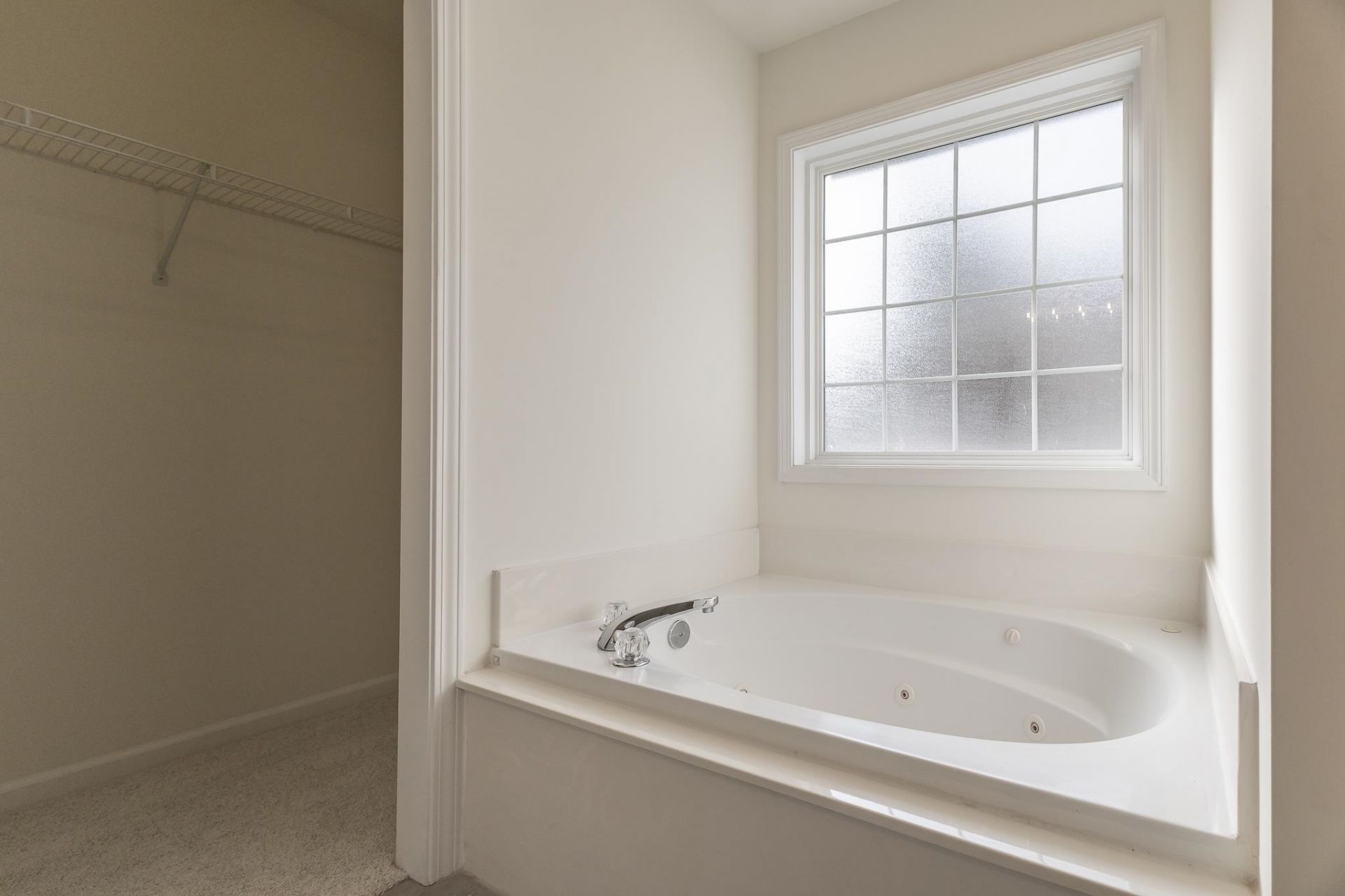 529 Waverly Loop Photo 4