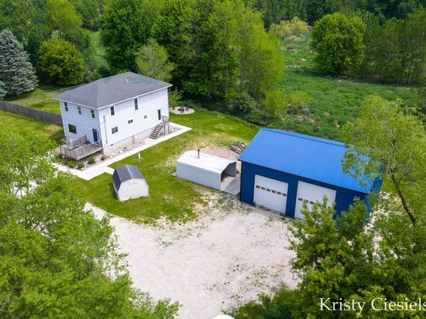2162 S Stone Road, Fremont, MI 49412