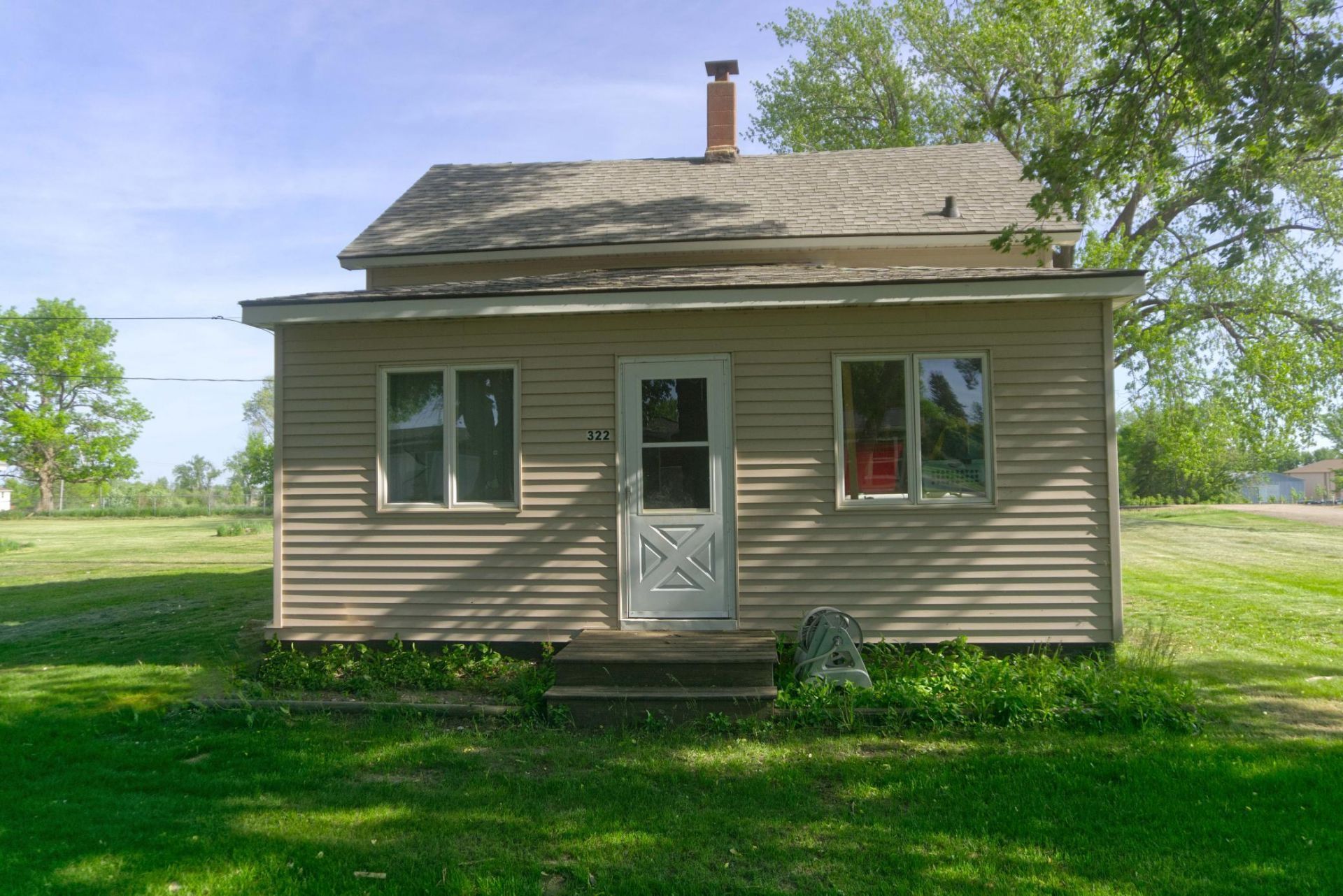 322 2nd Street Ne, Lidgerwood, ND 58041 Main Photo