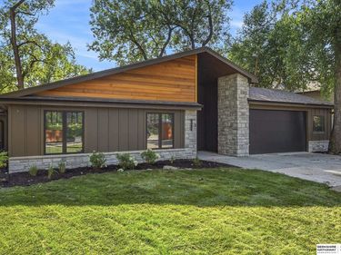 S-1095 Maple Lane, Fremont, NE 68025
