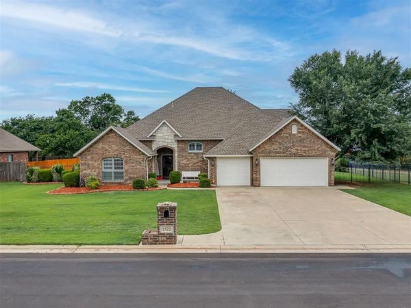 1372 Skyline Boulevard, Edmond, OK 73025