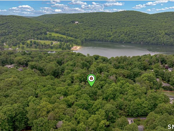 76 Candle Hill , New Fairfield, CT 06812