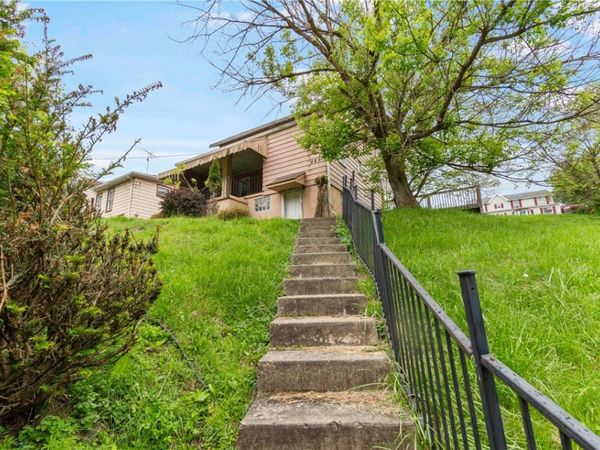485 Pierson Run Rd, Pittsburgh, PA 15239