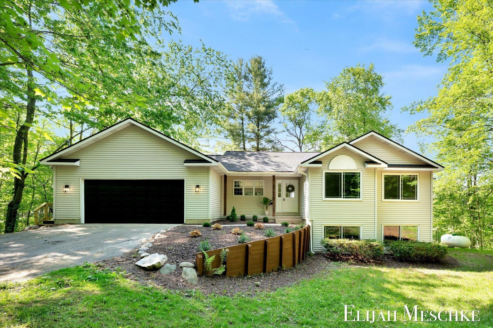17610 Simmons Avenue Ne, Cedar Springs, MI 49319 Main Photo