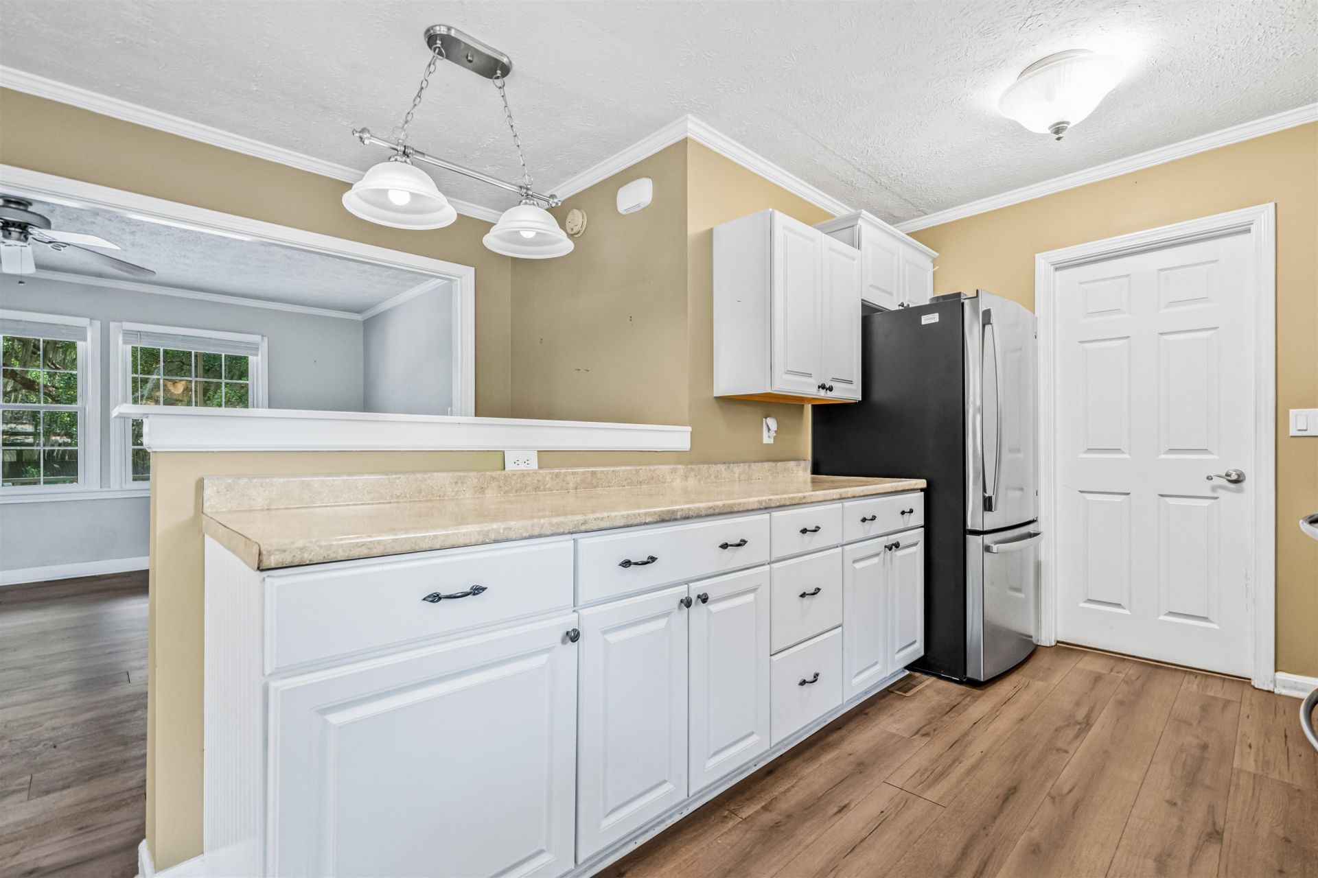 306 Kaufman St. Photo 10