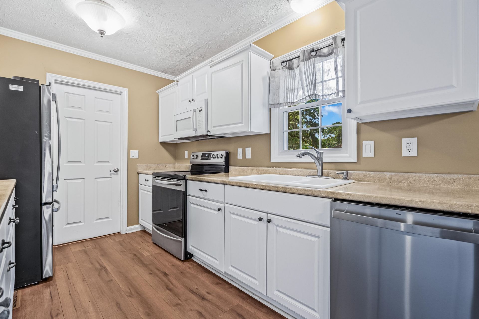 306 Kaufman St. Photo 12