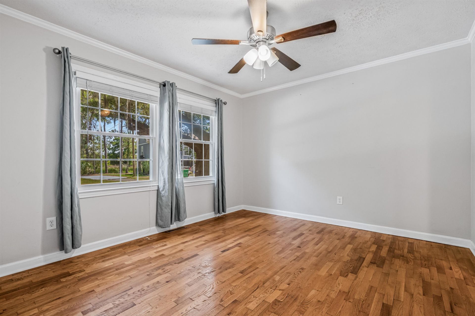 306 Kaufman St. Photo 14