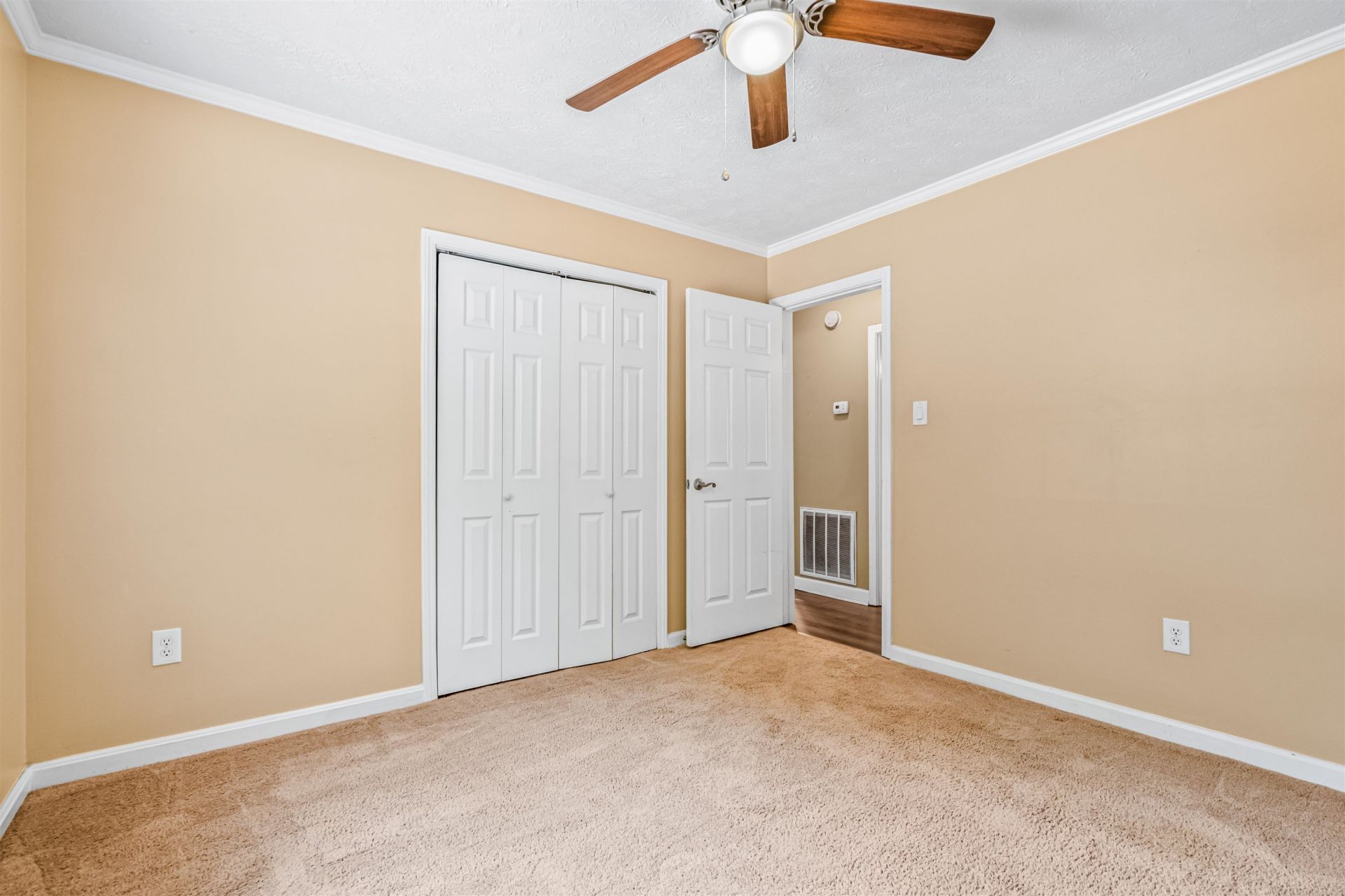 306 Kaufman St. Photo 20