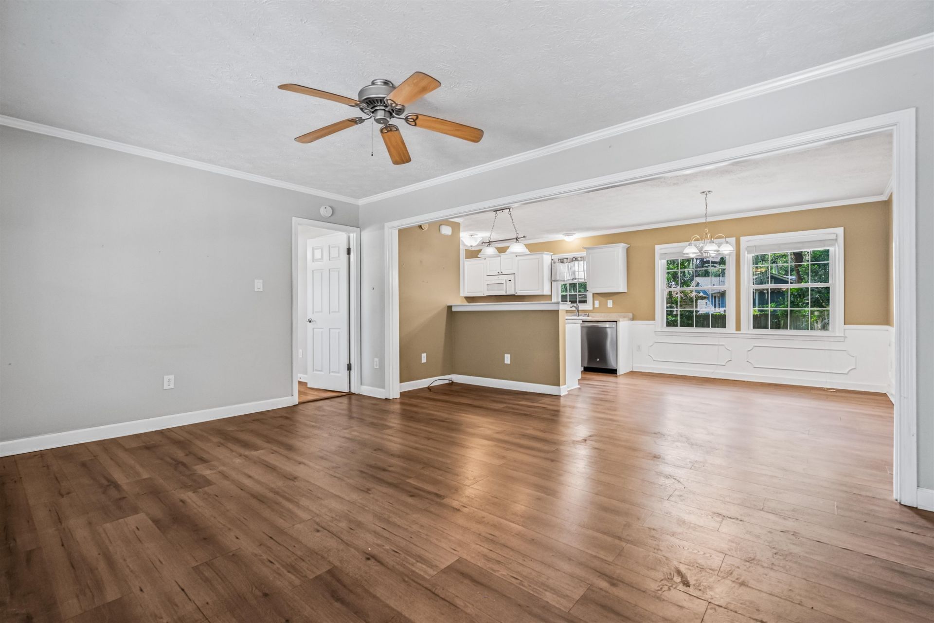 306 Kaufman St. Photo 4