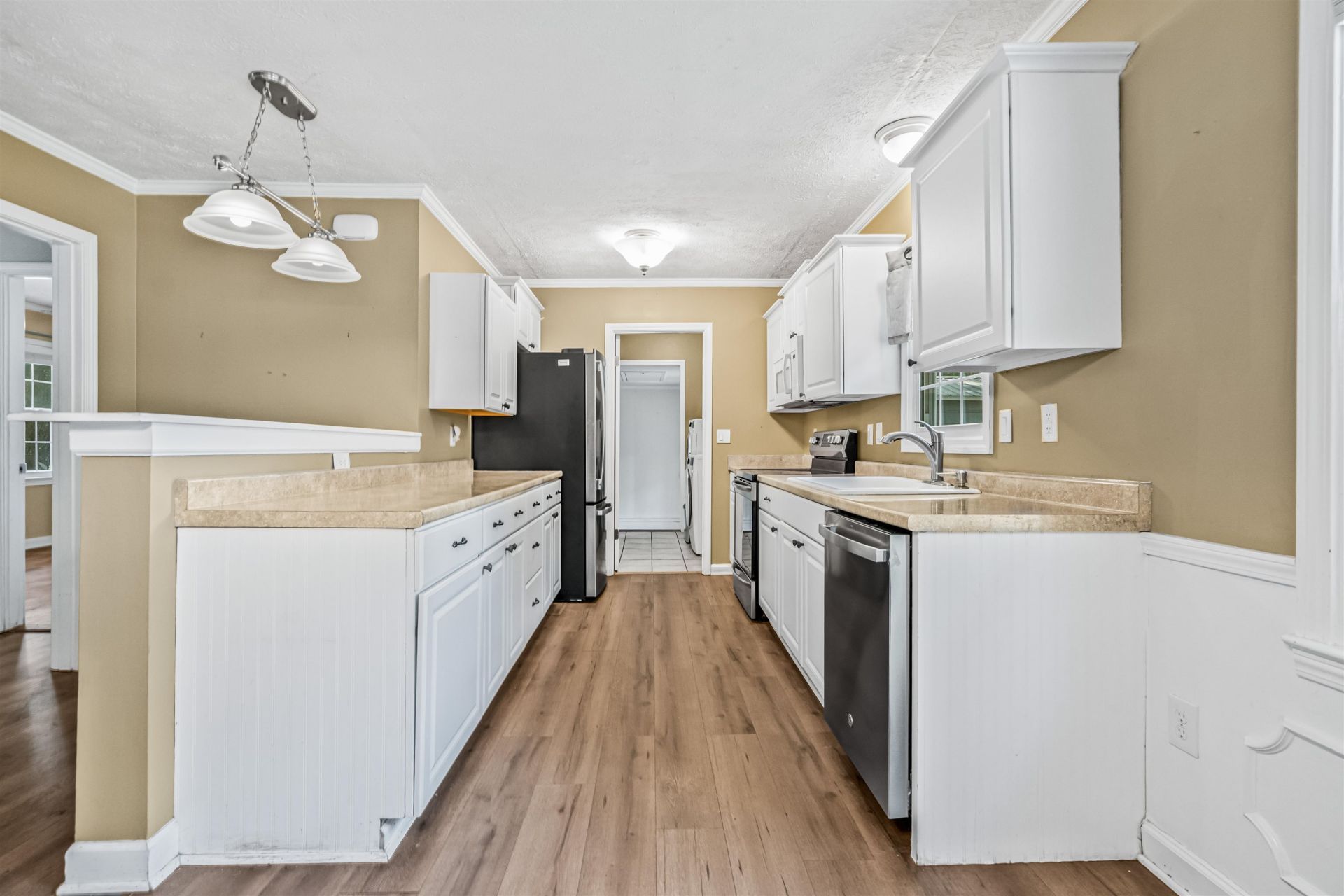 306 Kaufman St. Photo 9