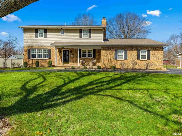 401 ILLINI Drive, East Peoria, IL 61611