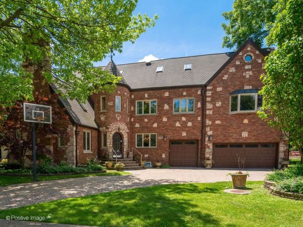 6738 N Sauganash Avenue , Lincolnwood, IL 60712