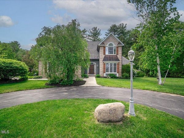 27 Arrowhead Road, Saratoga Springs, NY 12866