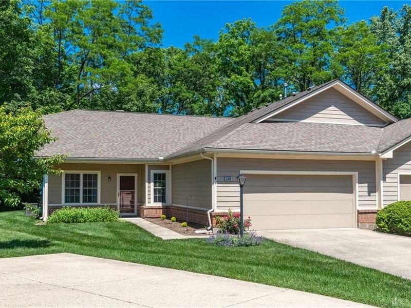 3366 Darbyshire Drive, Beavercreek, OH 45440 Photo 2