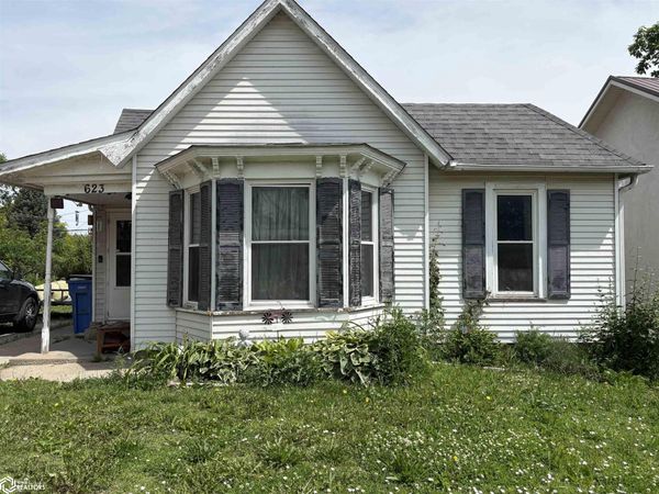 623 E Court Avenue, Chariton, IA 50049