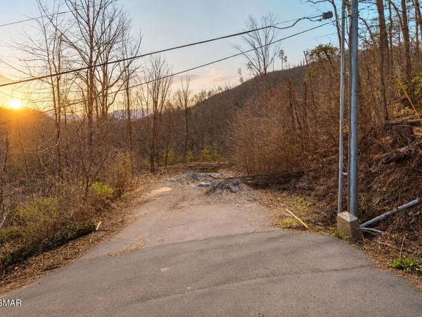 473 Winfield Heights Road, Gatlinburg, TN 37738