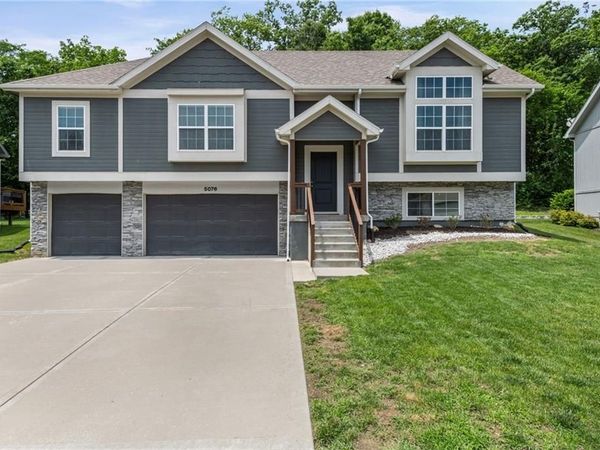 5076 NW Timberline Drive, Riverside, MO 64150