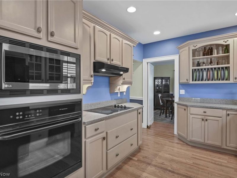 1615 Waterbury Road, Lakewood, OH 44107 Photo 12