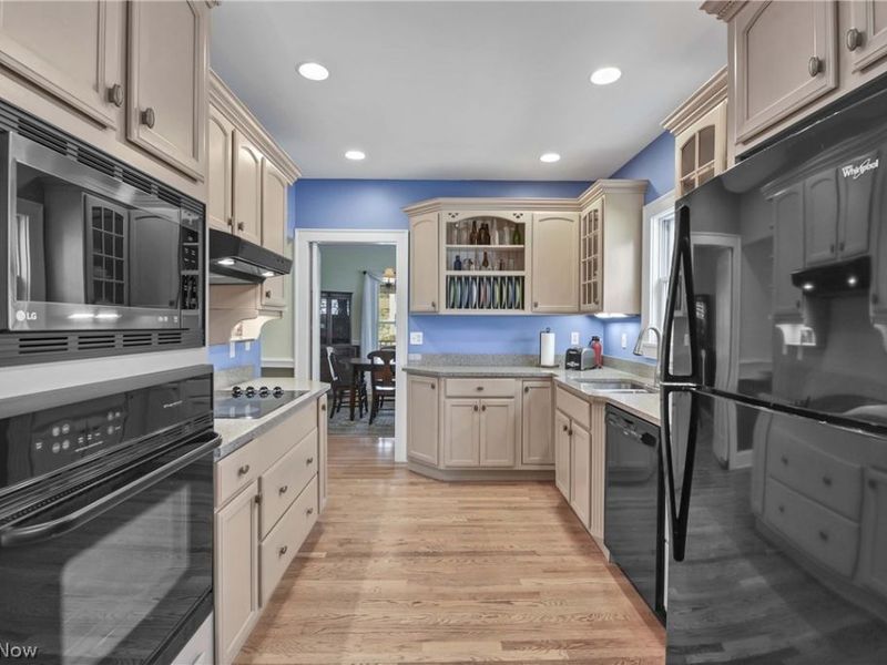 1615 Waterbury Road, Lakewood, OH 44107 Photo 4