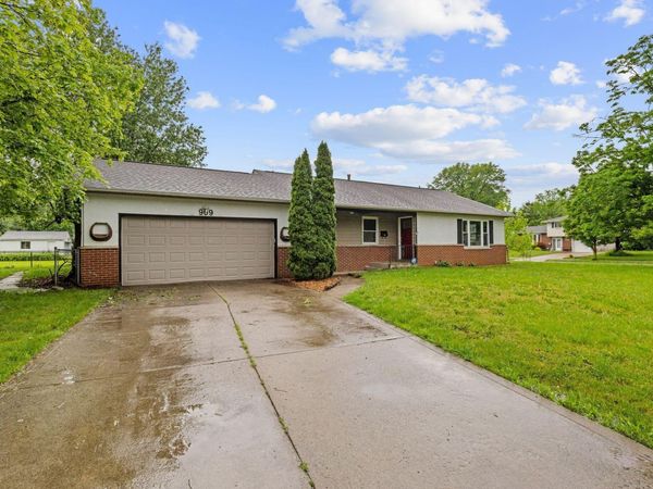909 Hillery Road , Columbus, OH 43229