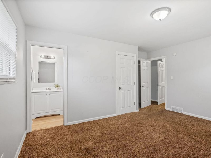909 Hillery Road , Columbus, OH 43229 Photo 14