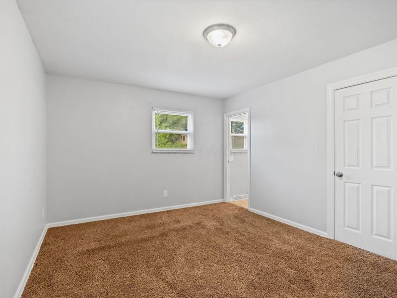 909 Hillery Road , Columbus, OH 43229 Photo 17