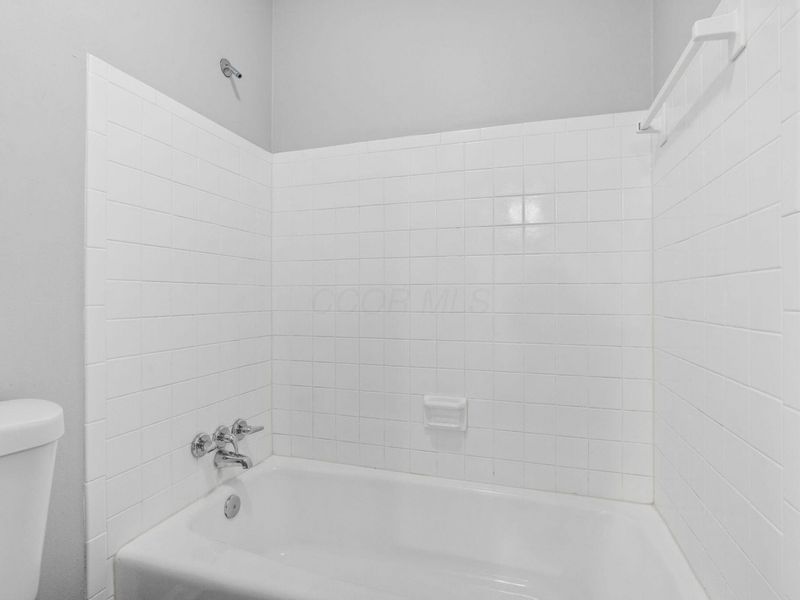 909 Hillery Road , Columbus, OH 43229 Photo 26