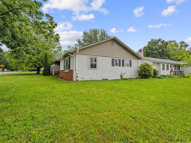 909 Hillery Road , Columbus, OH 43229 Photo 39