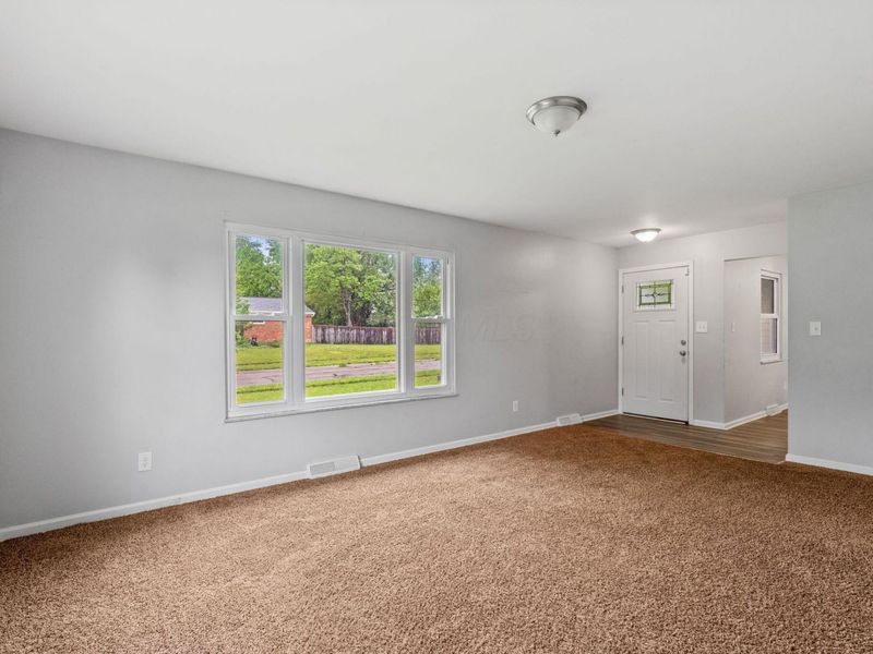 909 Hillery Road , Columbus, OH 43229 Photo 4