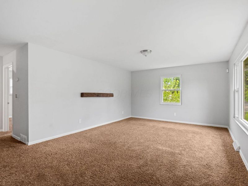 909 Hillery Road , Columbus, OH 43229 Photo 5