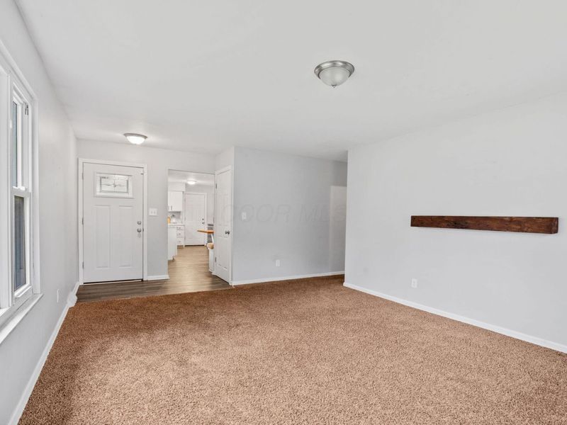 909 Hillery Road , Columbus, OH 43229 Photo 6