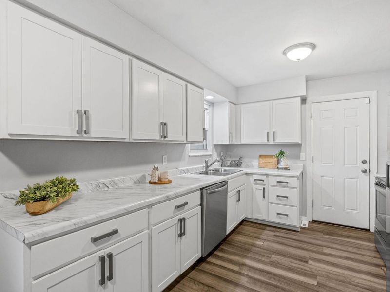 909 Hillery Road , Columbus, OH 43229 Photo 8