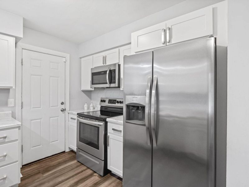 909 Hillery Road , Columbus, OH 43229 Photo 9