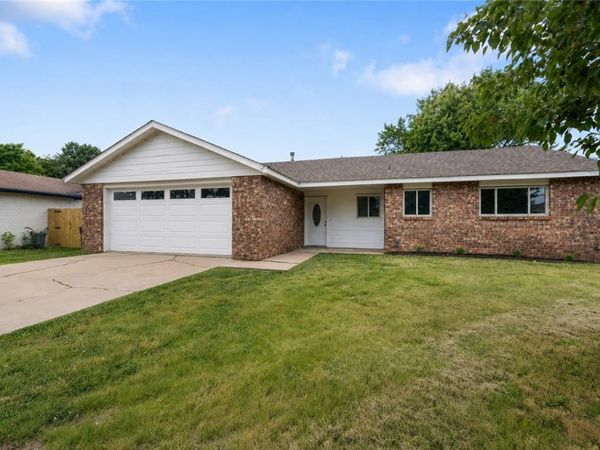 1306 Rolling Oaks Drive , Rogers, AR 72756