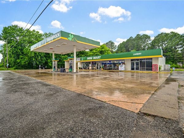 25 N. Main Avenue , Fayetteville, AR 72701