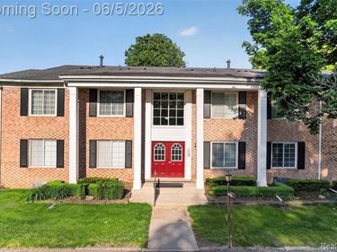 2425 Mulberry Square, Bloomfield Hills, MI 48302